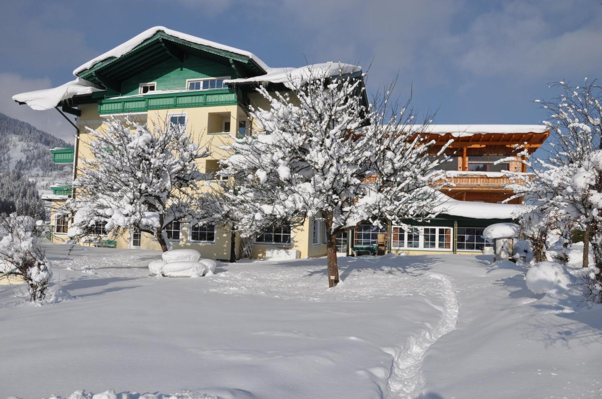 Wohlfuehlresort Und Feriengut Martinerhof Sankt Martin am Tennengebirge Exteriör bild