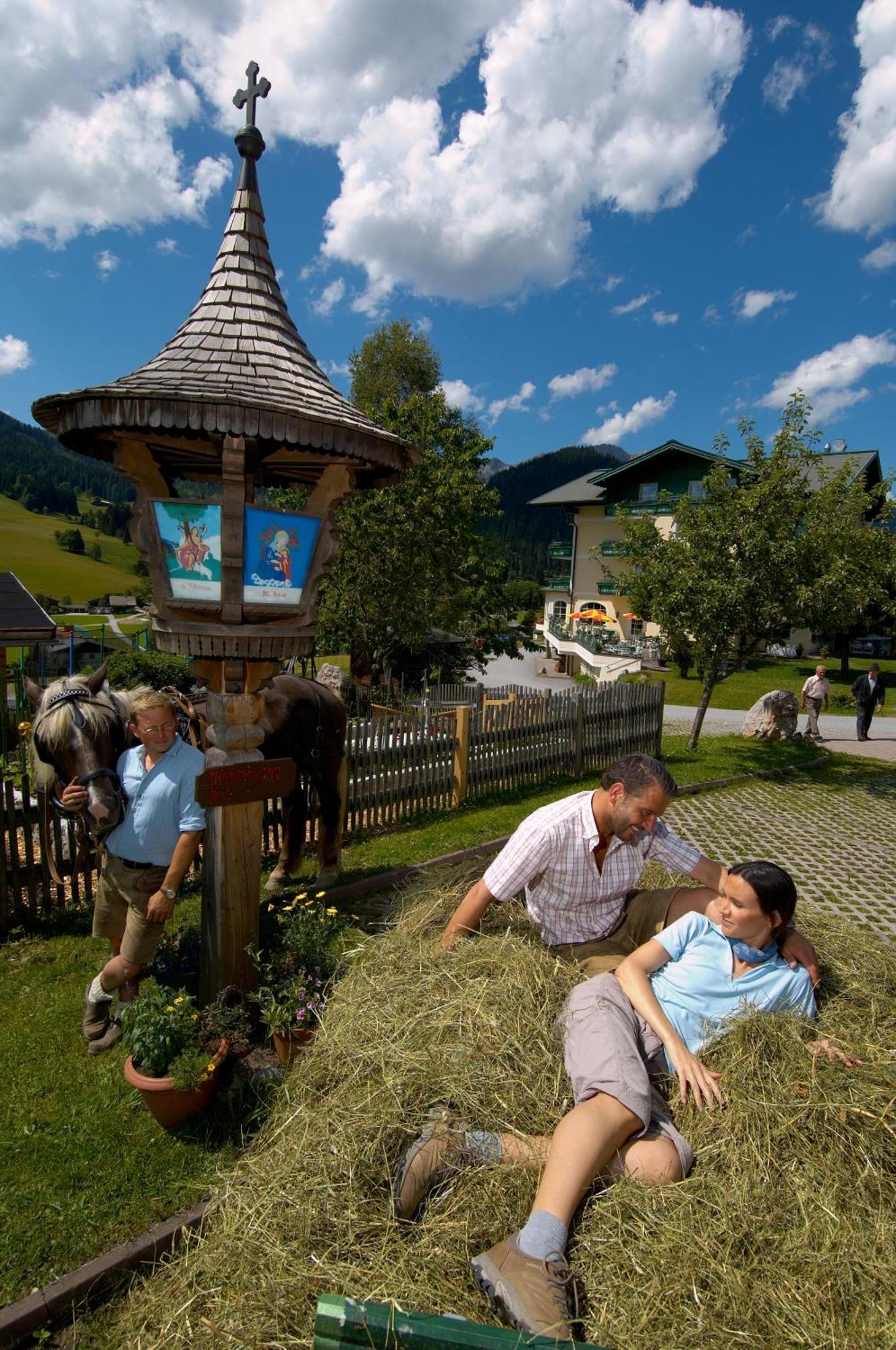 Wohlfuehlresort Und Feriengut Martinerhof Sankt Martin am Tennengebirge Exteriör bild