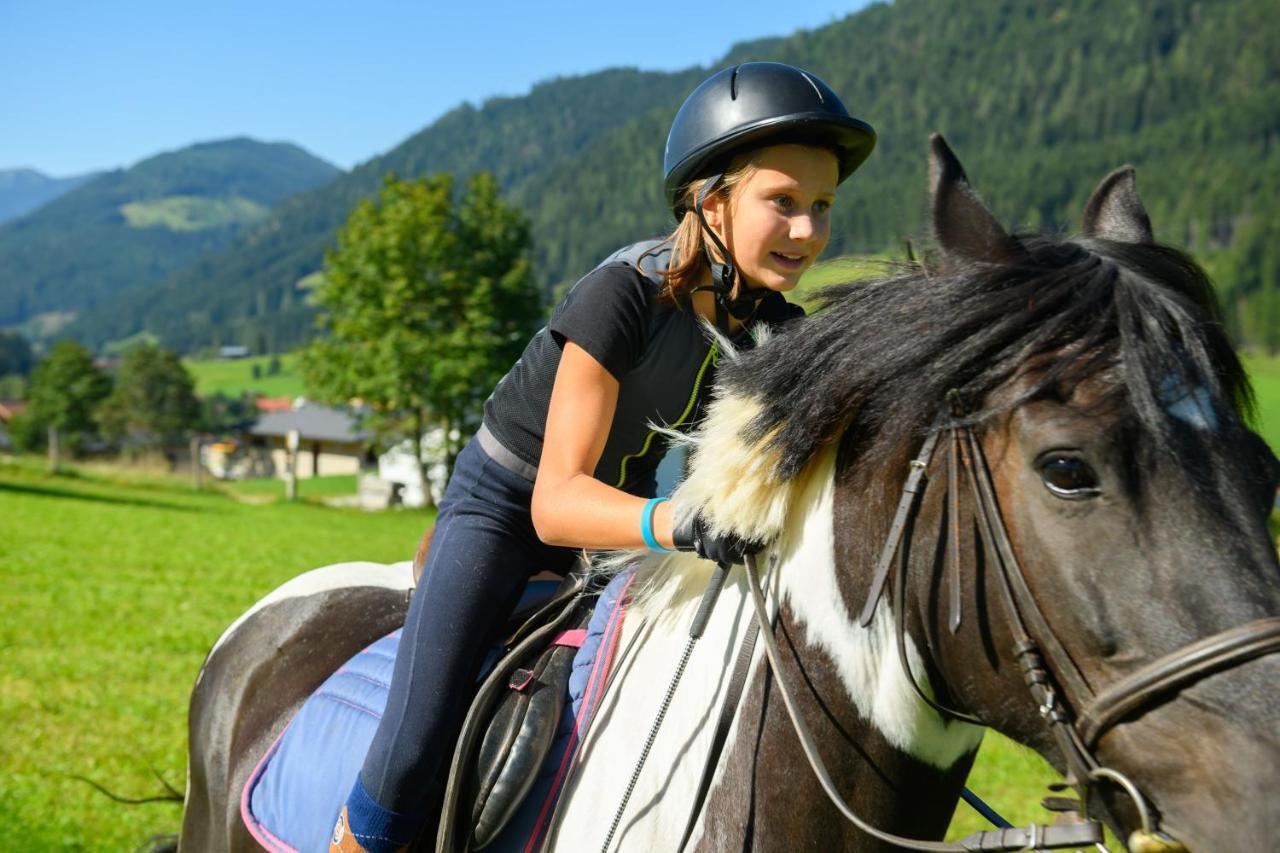 Wohlfuehlresort Und Feriengut Martinerhof Sankt Martin am Tennengebirge Exteriör bild